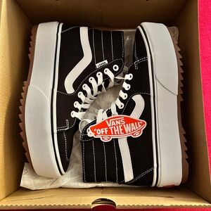 SOLD/Brand New Women’s Vans Black and White Platform High-Tops